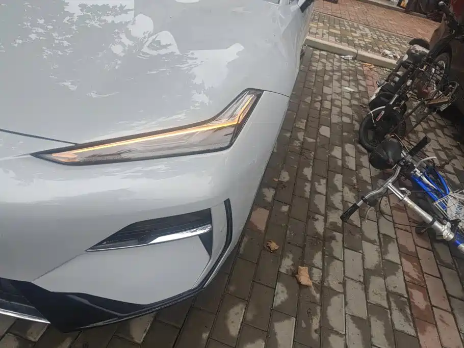 2025 Geely Galaxy Galaxy E8