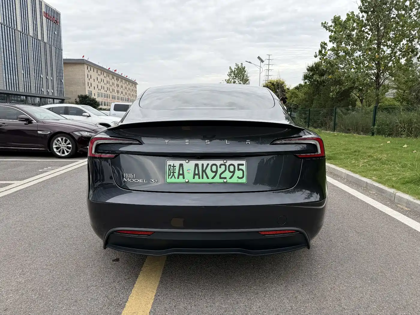 Фото 14 - Tesla Model 3