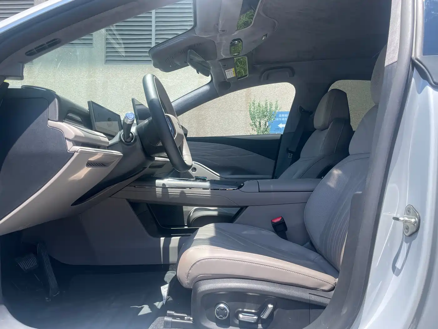Geely Galaxy Galaxy Xingyao 8 2025 Model 130km EM-i Flagship Edition фото 4