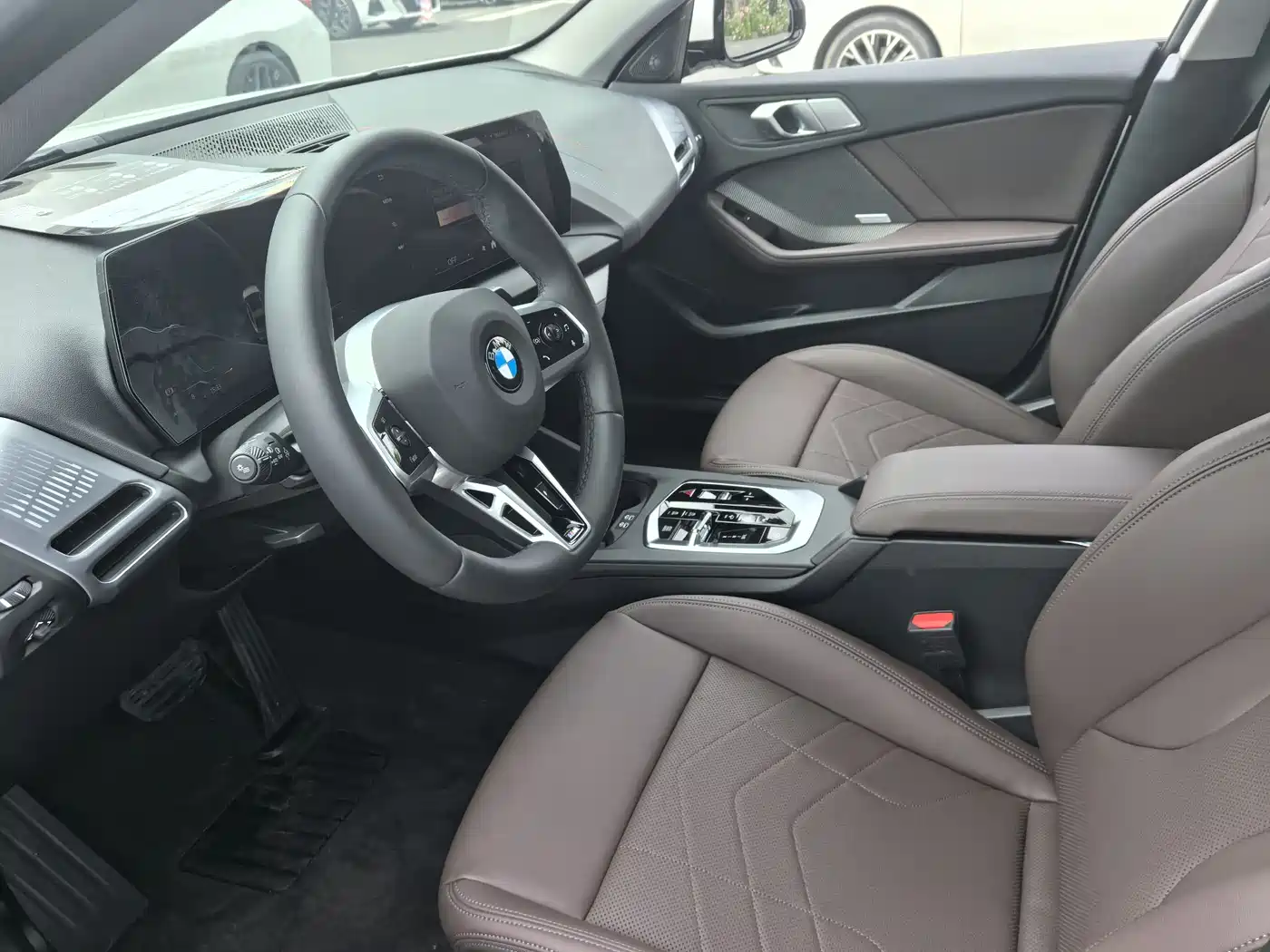 BMW 2 Series 2025 225L M Sport Package фото 8