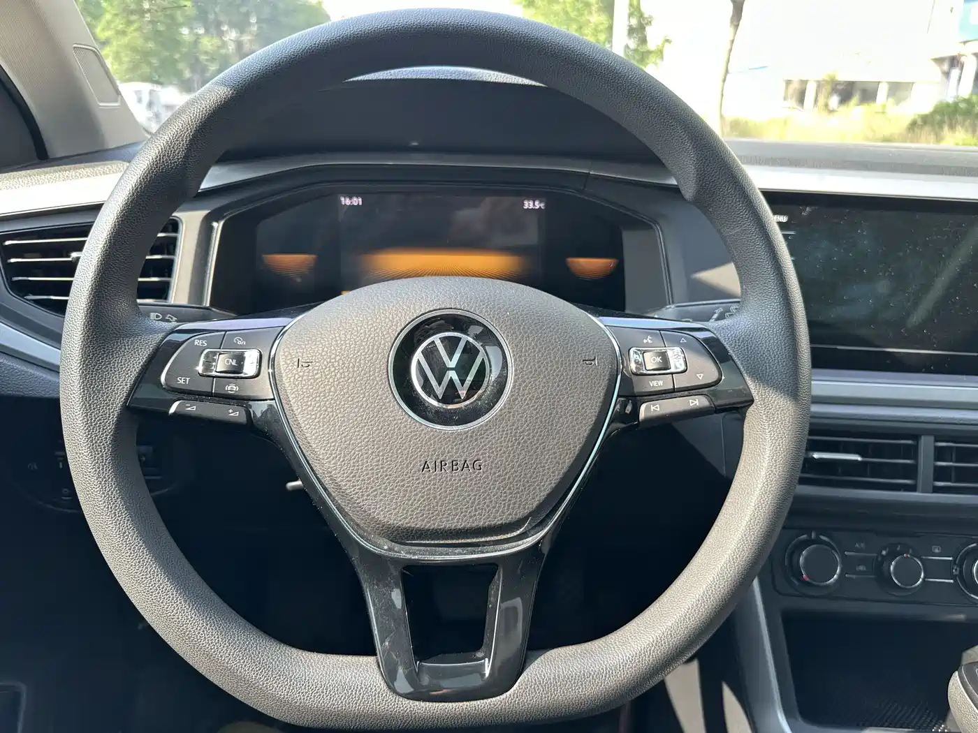 Volkswagen Polo 2021 Plus 1.5L Automatic Panorama Enjoyment Edition фото 10