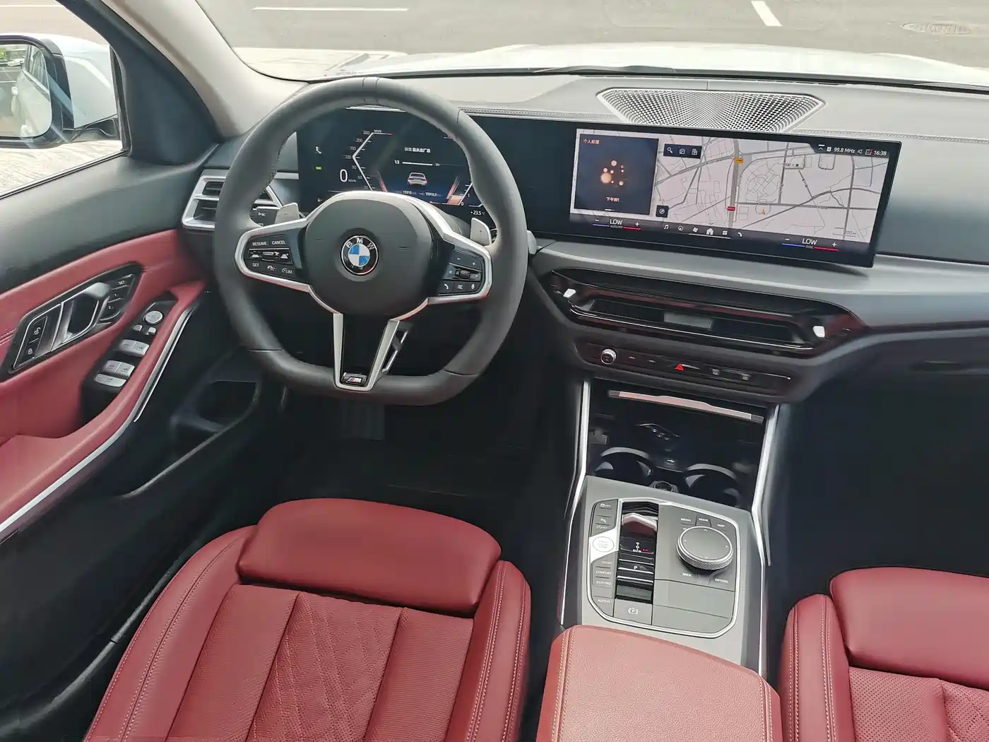 BMW 3 Series 2025 325i M Sport Package фото 22