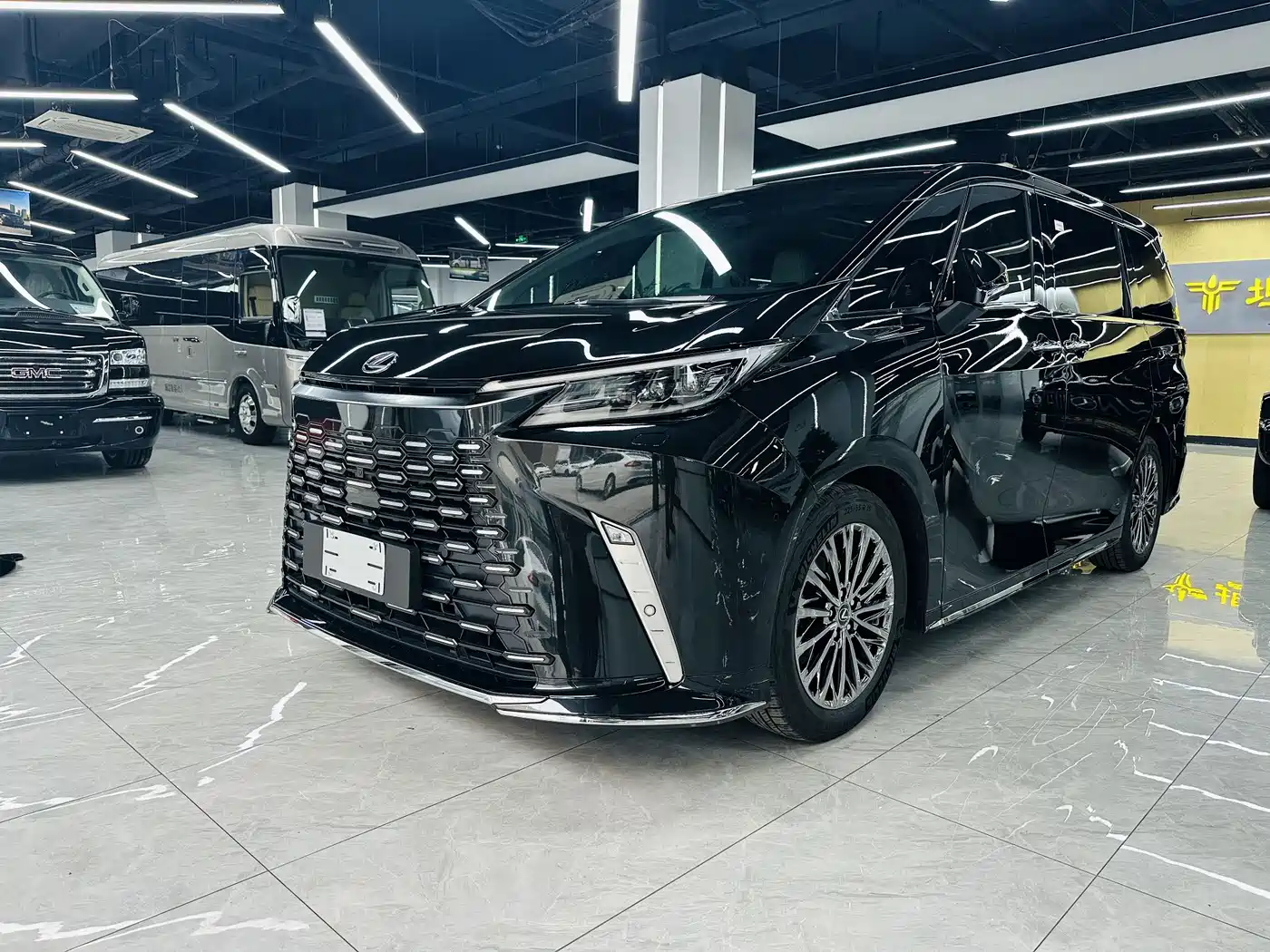 Lexus LM 2025 Model 350h Seven-Seater Elegance Edition