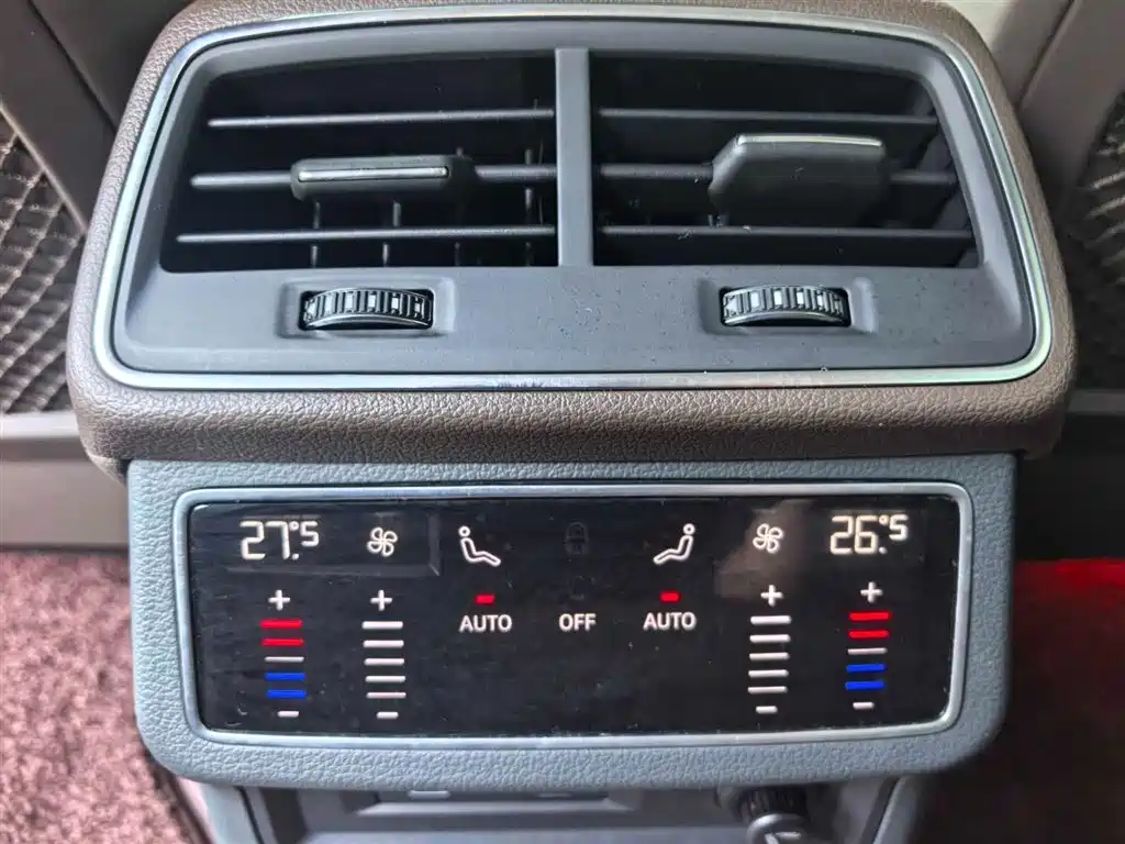 Фото 10 - Audi A7L