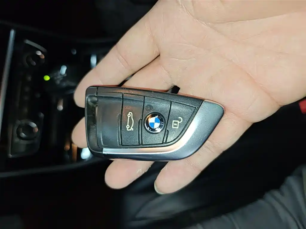 BMW 2 Series Touring 2018 218i Sport Line фото 9