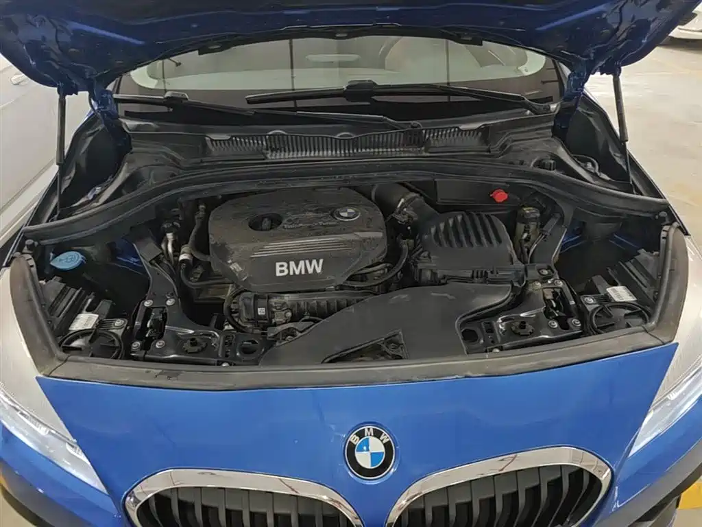 BMW 2 Series Touring 2018 218i Sport Line фото 20