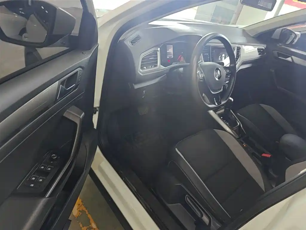 Volkswagen T-ROC 2020 230TSI DSG 2WD Progressive фото 16