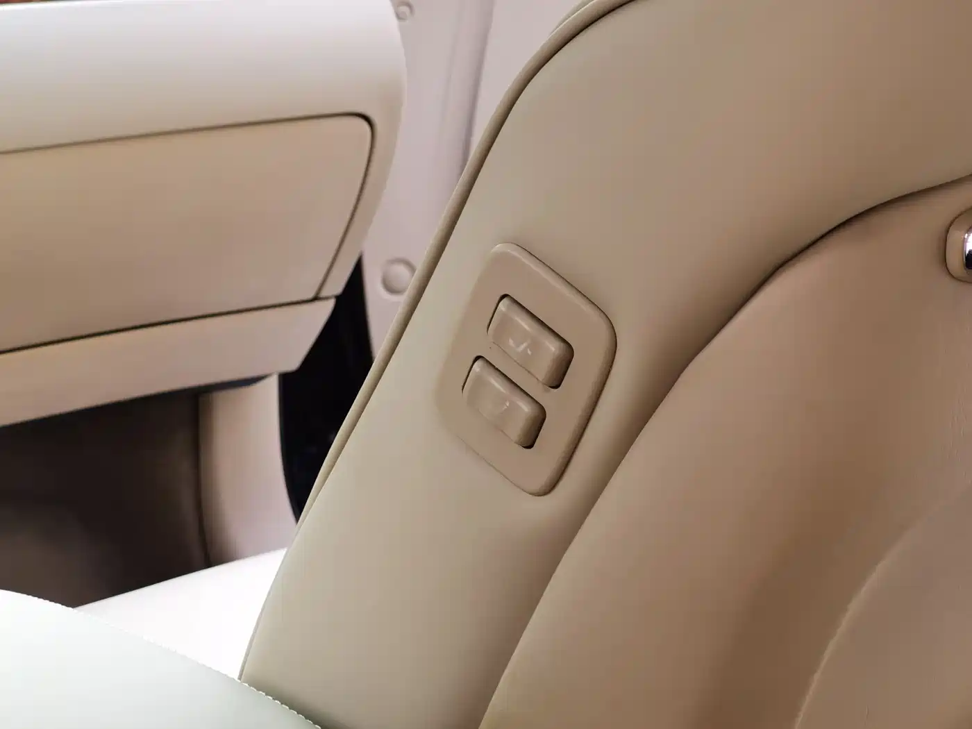 Toyota Crown 2011 2.5L Royal Leather Sunroof Special Edition фото 9