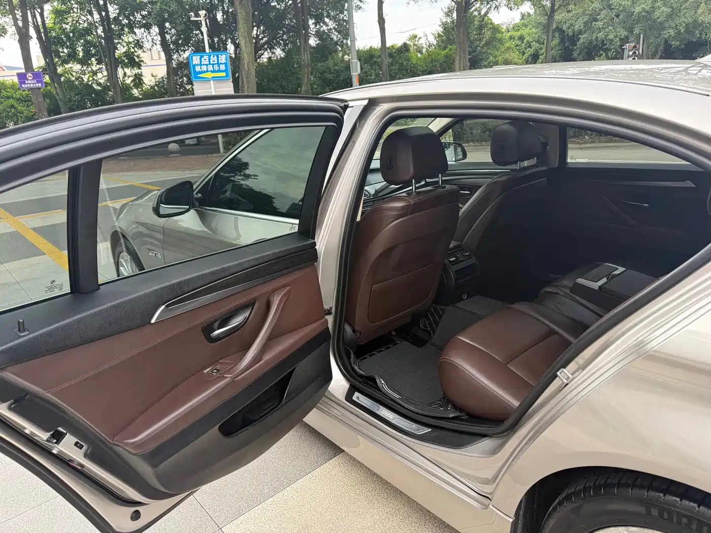 BMW 5 Series 2014 525Li Luxury Design Package фото 13