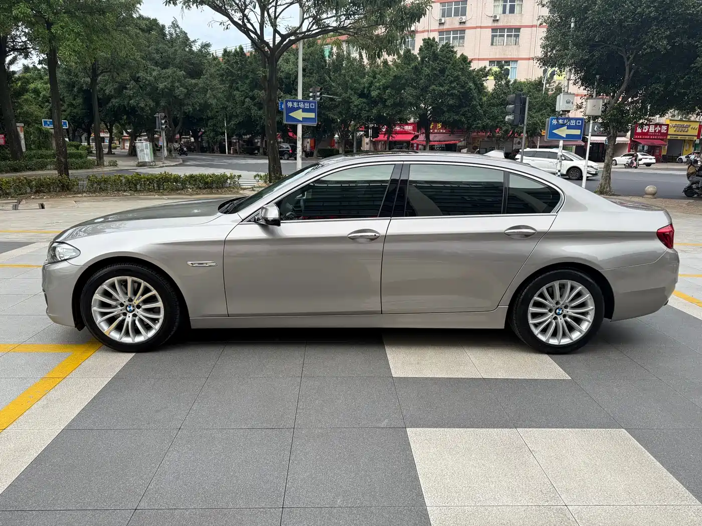 BMW 5 Series 2014 525Li Luxury Design Package фото 3