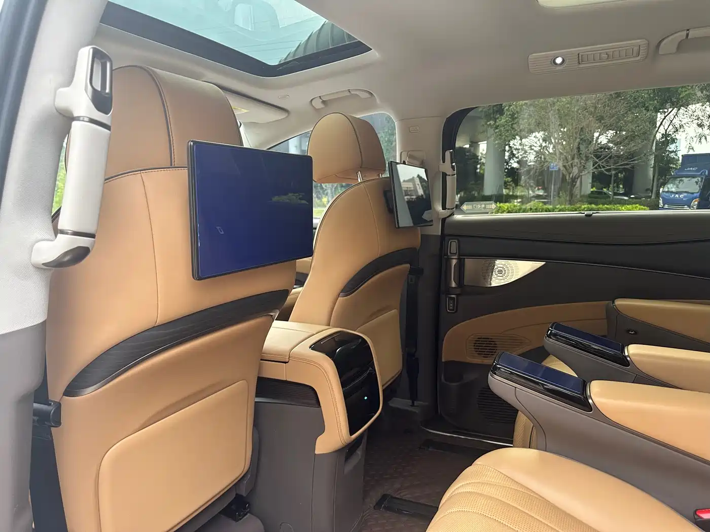 Denza D9 2022 DM-i 970 All-Wheel Drive Honor Edition фото 11