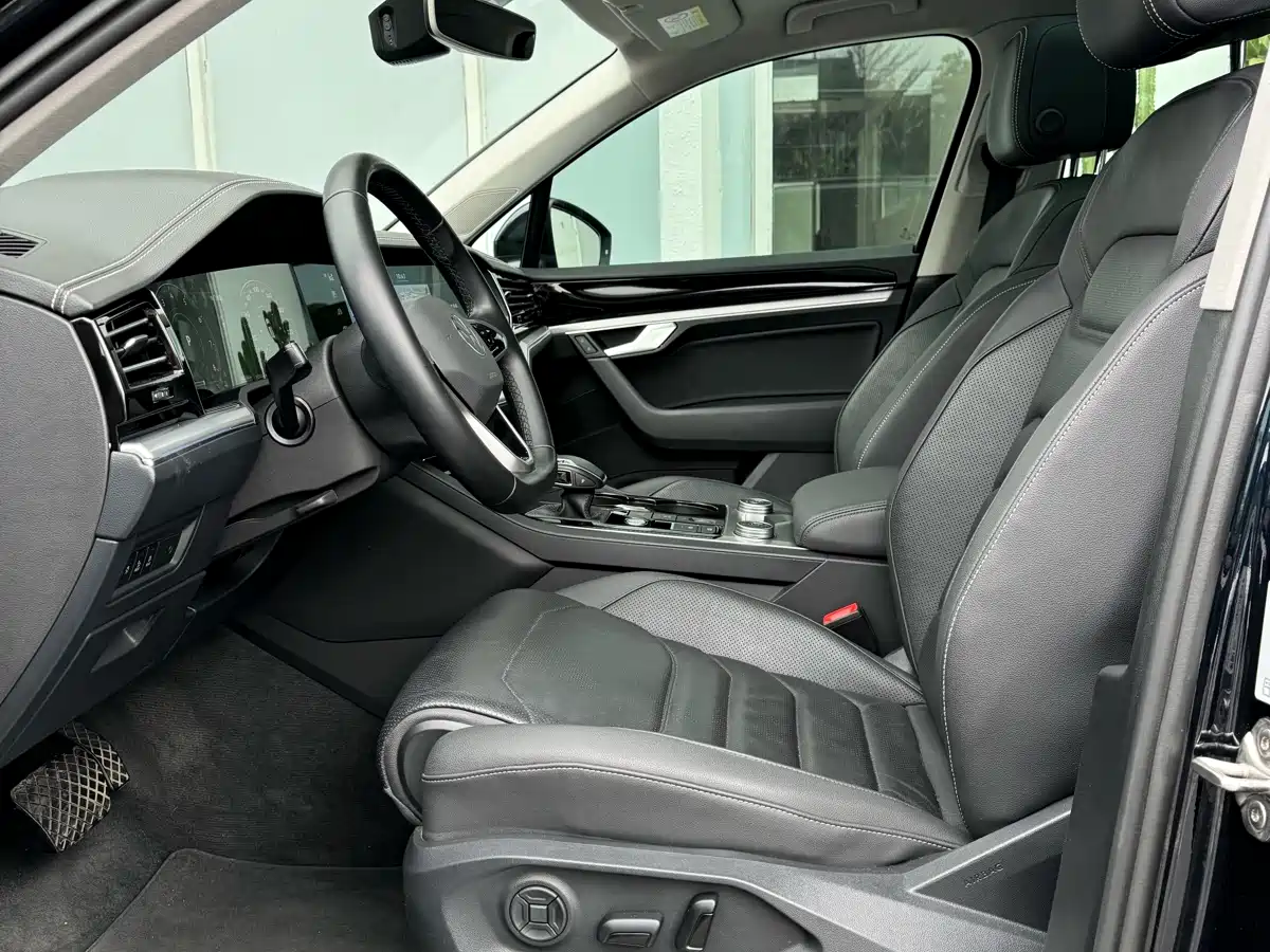 Volkswagen Touareg 2022 3.0TSI Rui Xiang Edition Gloss Black Sport Package фото 6