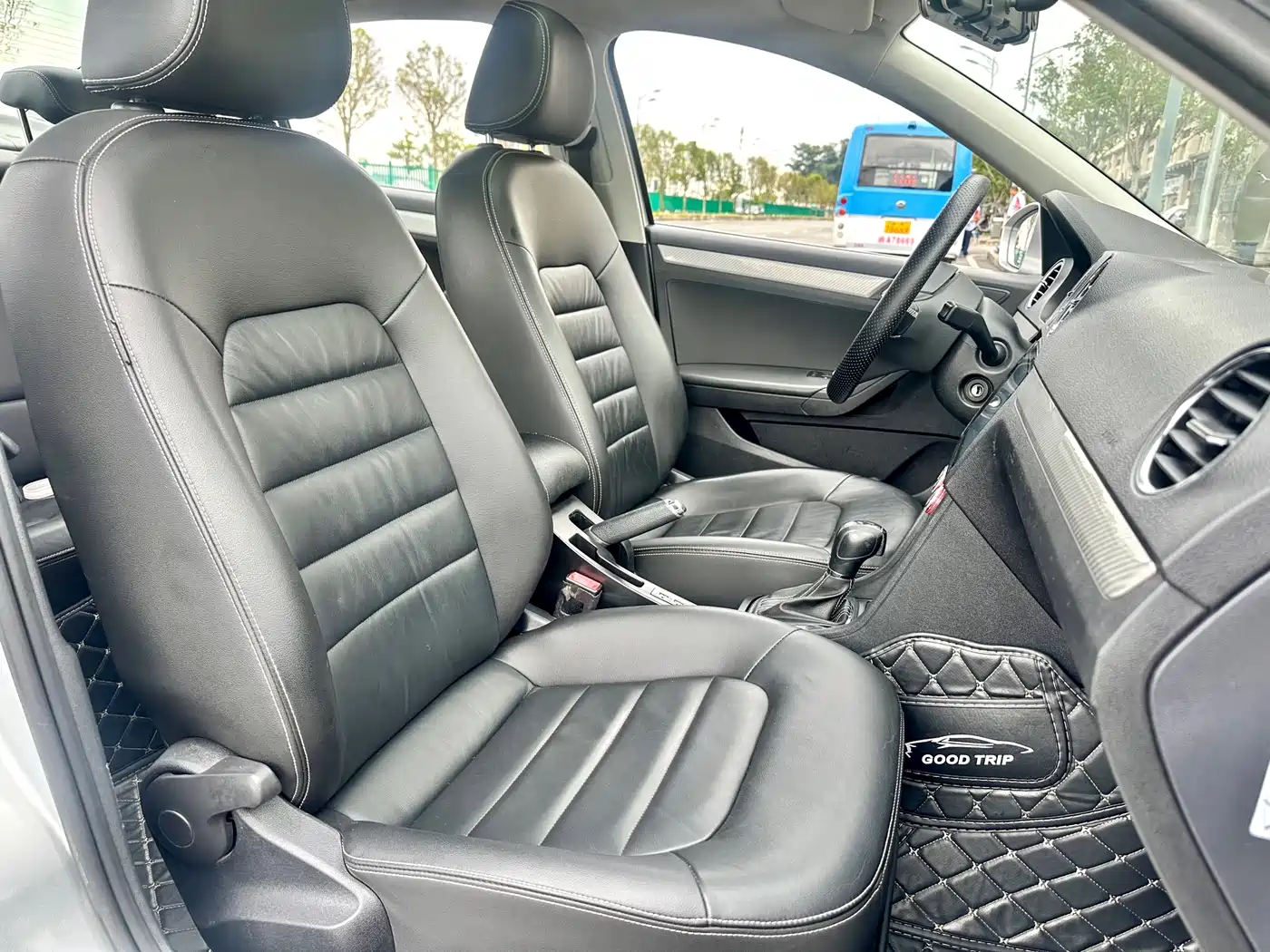 Volkswagen Jetta 2015 1.6L Automatic Luxury фото 24