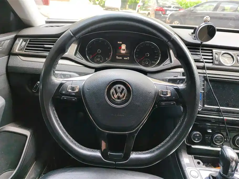 Volkswagen Passat 2016 330TSI DSG Executive Edition фото 15