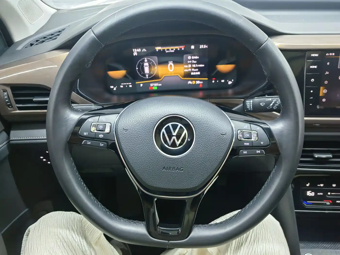 Volkswagen Tharu 2022 280TSI FWD Luxury Edition фото 8