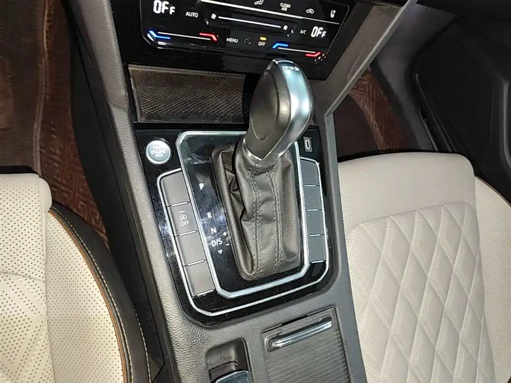 Volkswagen Magotan 2023 Model 2 Million Commemorative Edition 330TSI DSG Luxury фото 10