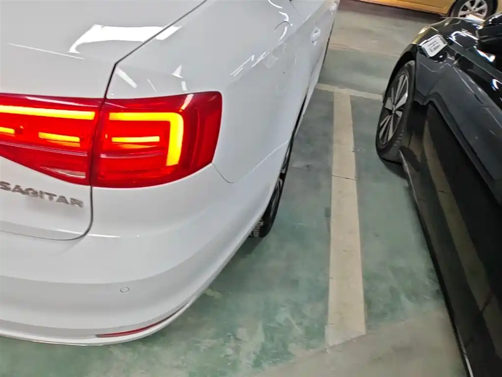 Volkswagen Sagitar 2018 180TSI DSG Premium Edition фото 8
