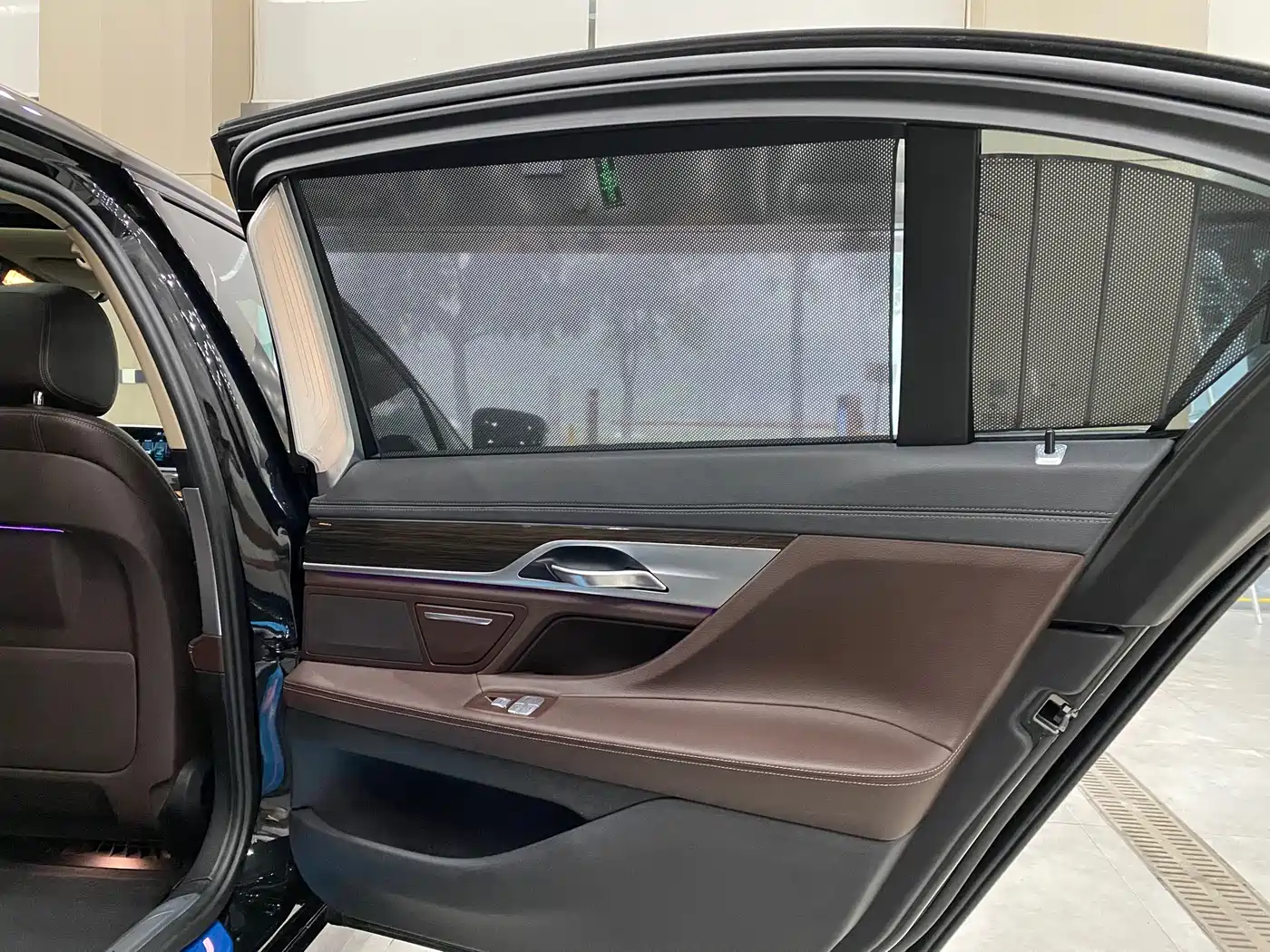 BMW 7 Series 2017 730Li Leading Edition фото 13