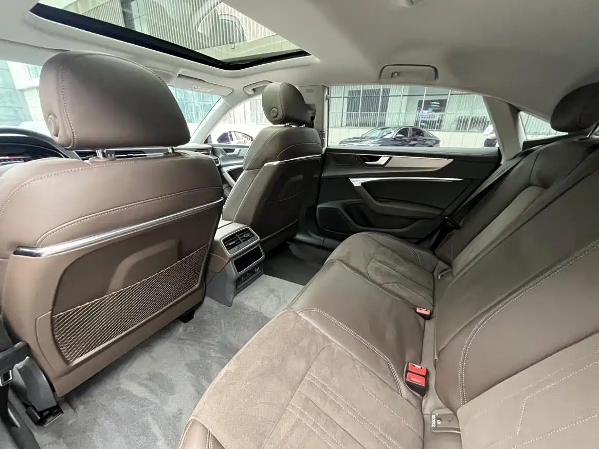 Audi A7L 2022 45 TFSI S-line Dream Builder Edition фото 8