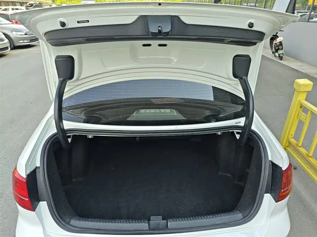 Volkswagen Sagitar 2018 280TSI DSG Luxury фото 19