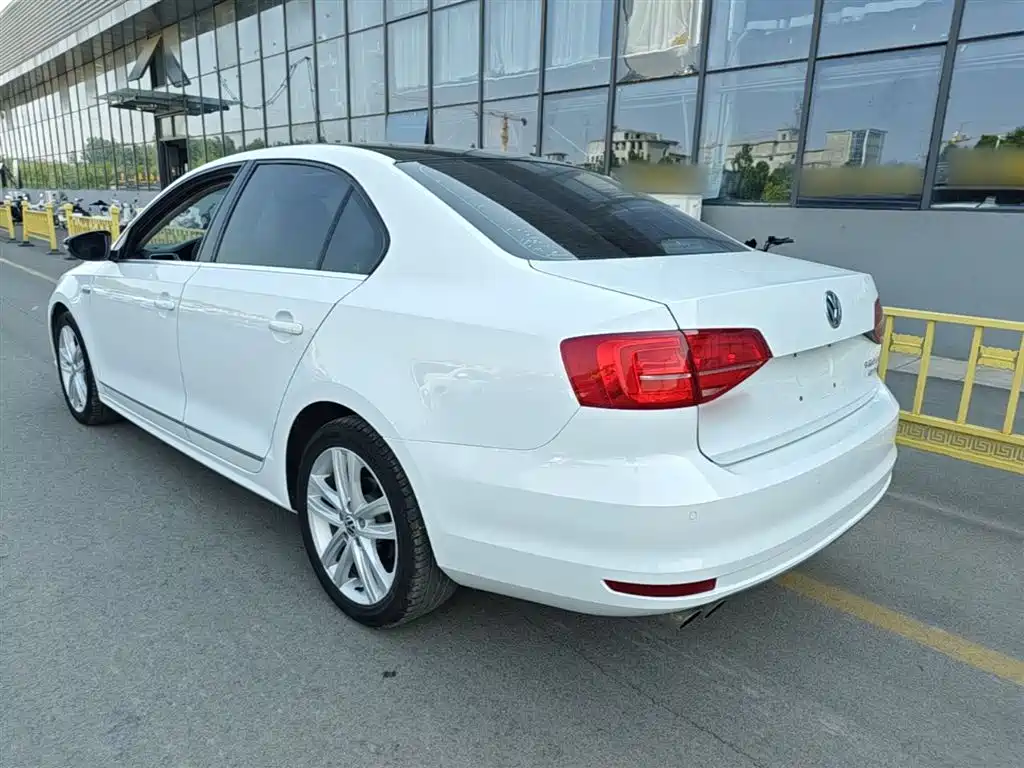 Volkswagen Sagitar 2018 280TSI DSG Luxury фото 5