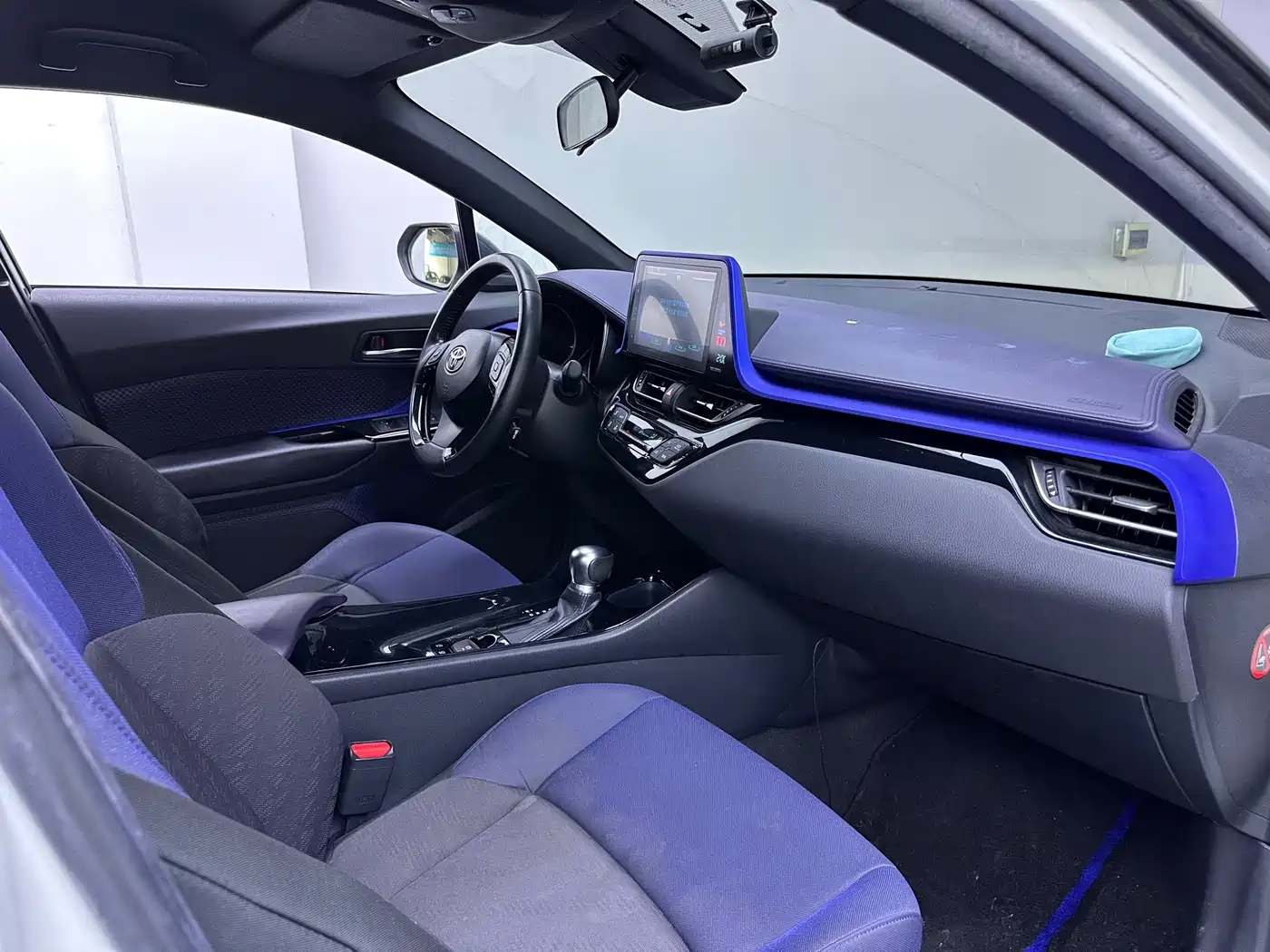 Toyota C-HR 2018 2.0L Luxury Edition China V фото 12