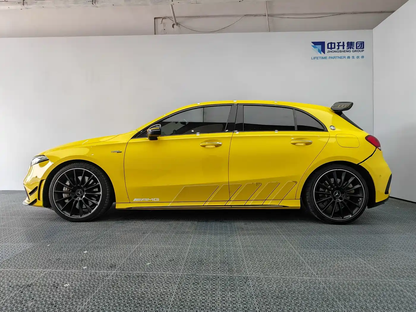 Mercedes-Benz A-Class AMG (Import) 2023 AMG A 35 4MATIC Sun Edition фото 7