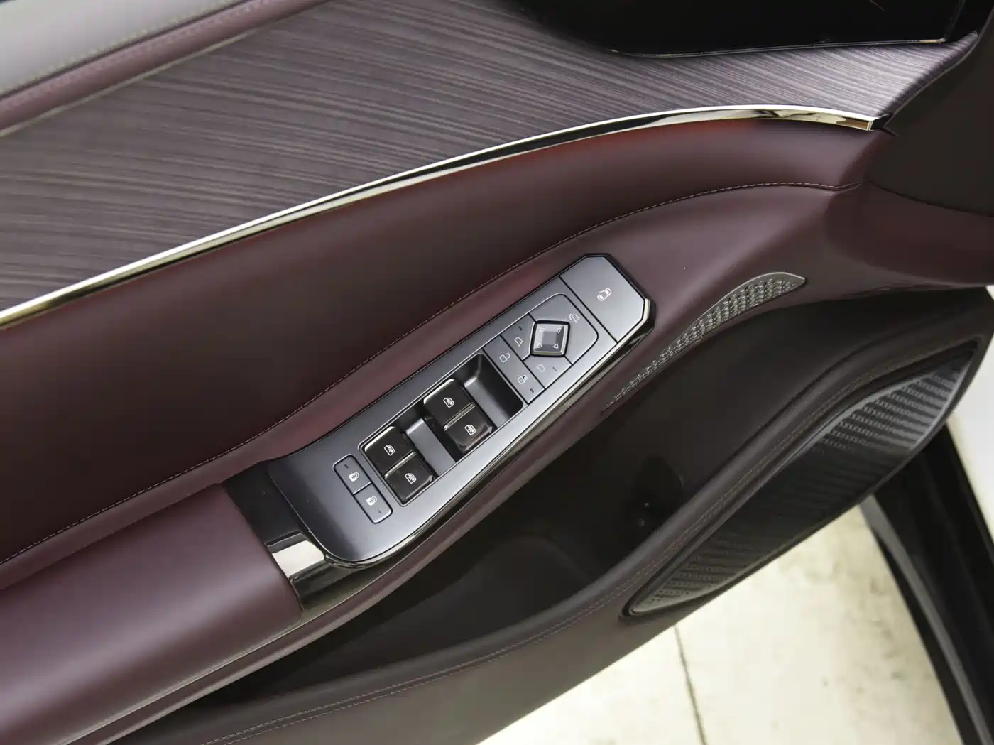 Denza Z9GT 2024 1100 AWD Ultra Edition фото 12