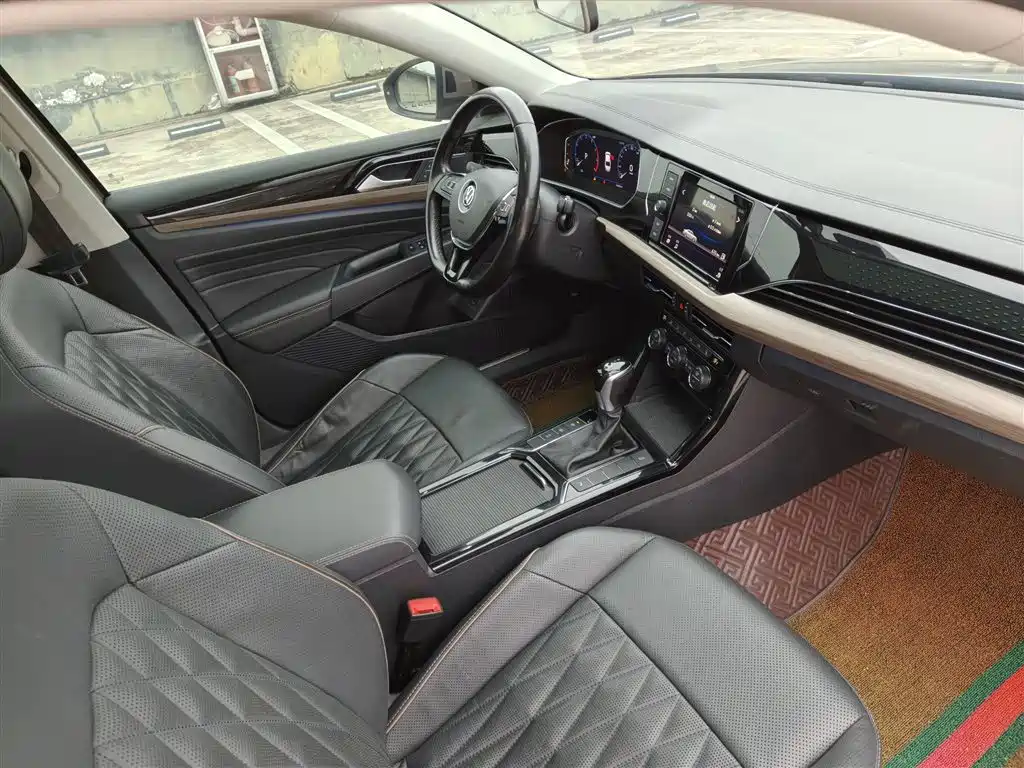Volkswagen Passat 2019 330TSI Luxury Edition China VI фото 21