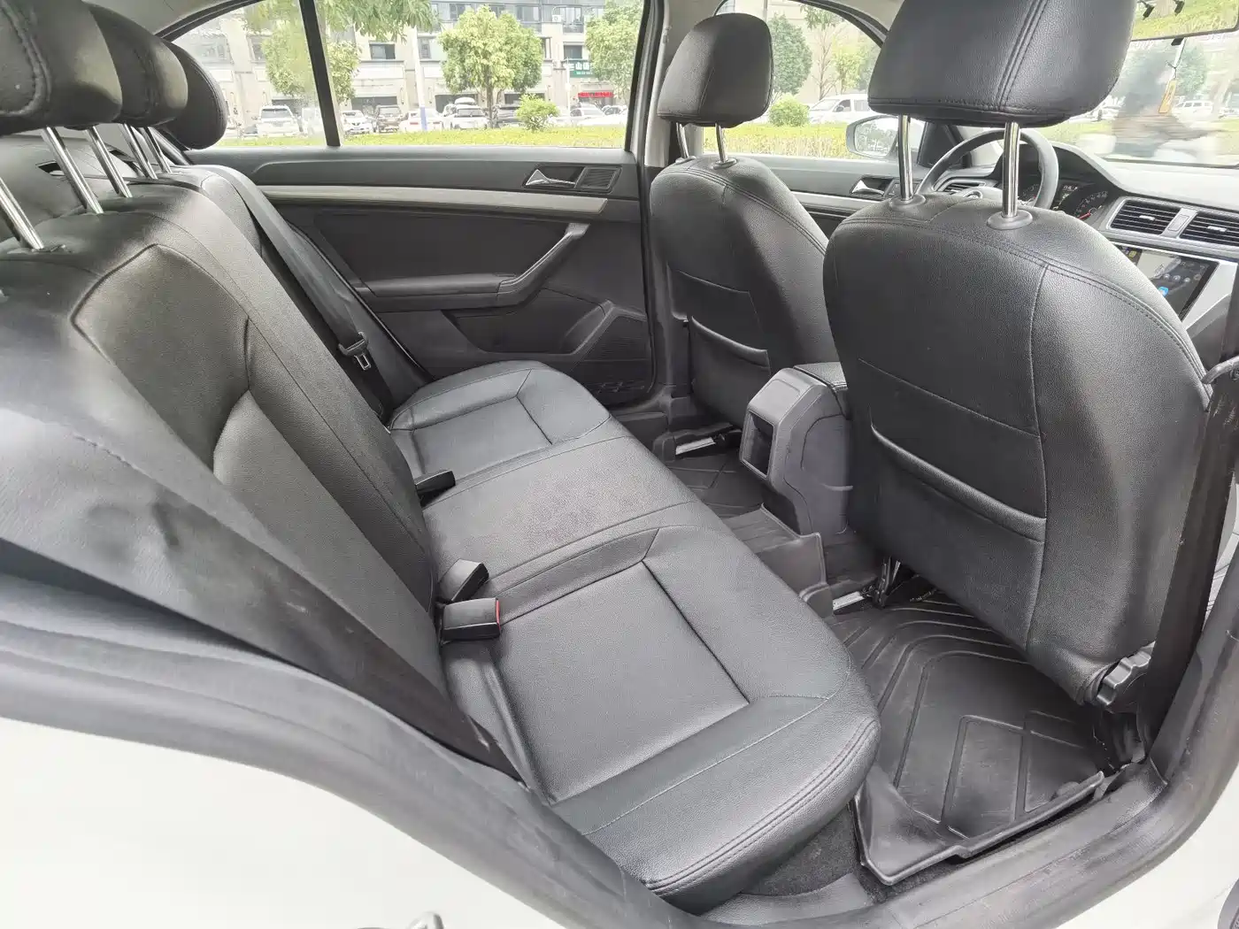 Volkswagen Lavida 2017 1.6L Automatic Comfort Edition фото 9