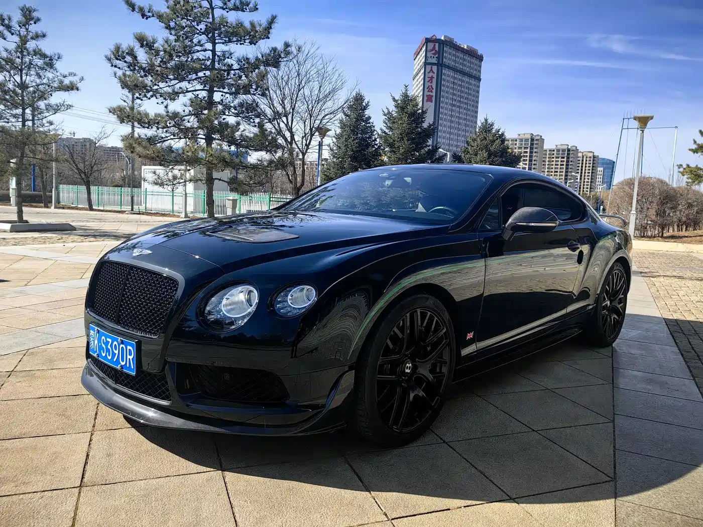 Photo 1 - Bentley Continental