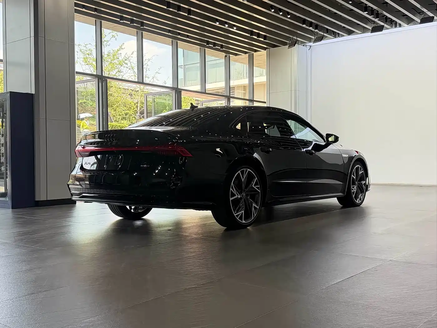 Audi A7L 2024 45 TFSI quattro S-line Black Warrior Edition фото 19