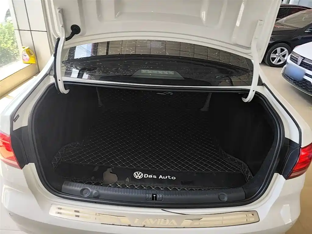 Volkswagen Lavida 2019 Lavida Start 1.5L Manual Trend (China VI) фото 19