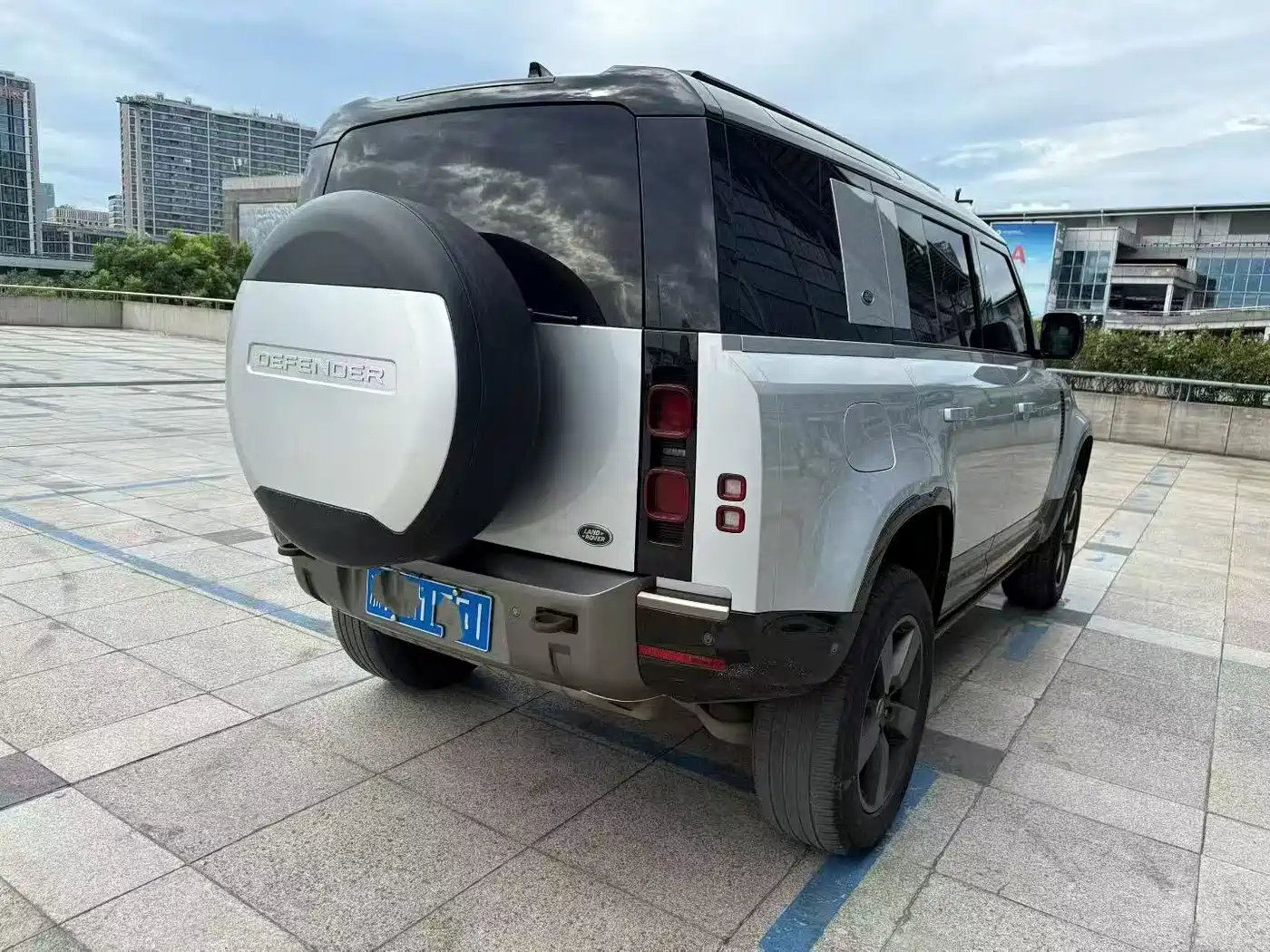 Фото 7 - Land Rover Defender