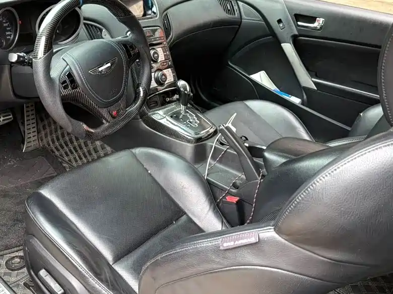 Hyundai Genesis Coupe 2009 Model 2.0T Automatic Luxury Edition фото 6