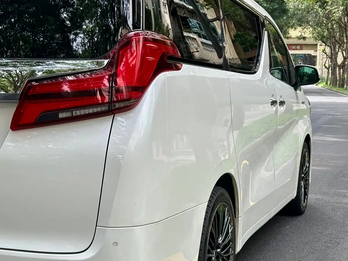 Toyota Alphard 2020 Hybrid 2.5L Premium Edition фото 19
