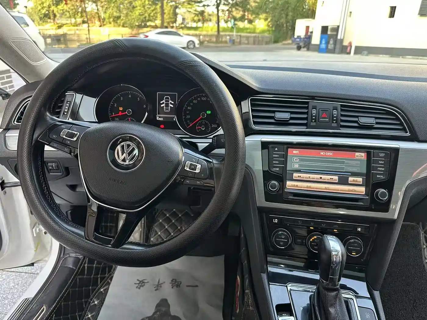 Volkswagen Lamando 2015 330TSI DSG Comfort фото 12