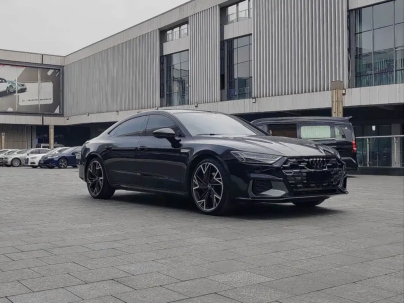 Audi A7L 2025 Model Year 45 TFSI quattro Black Knight Edition фото 3