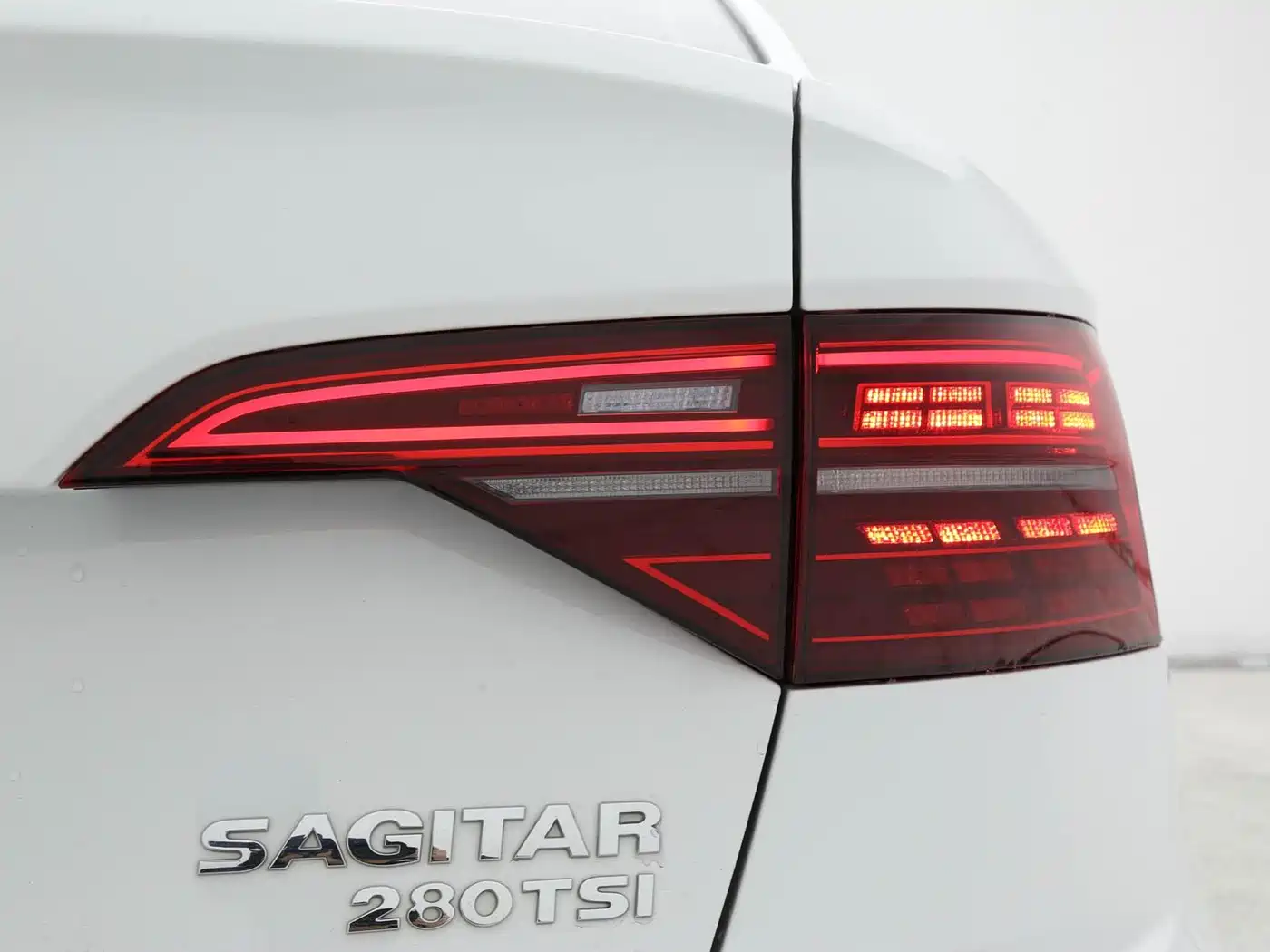 Volkswagen Sagitar 2022 280TSI DSG Surpassing Edition фото 10