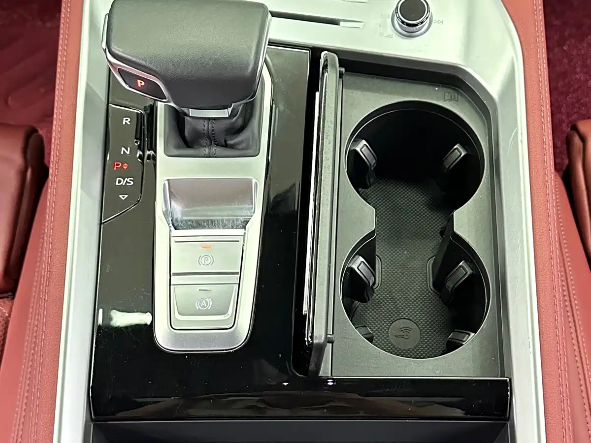 Photo 17 - Audi Q6