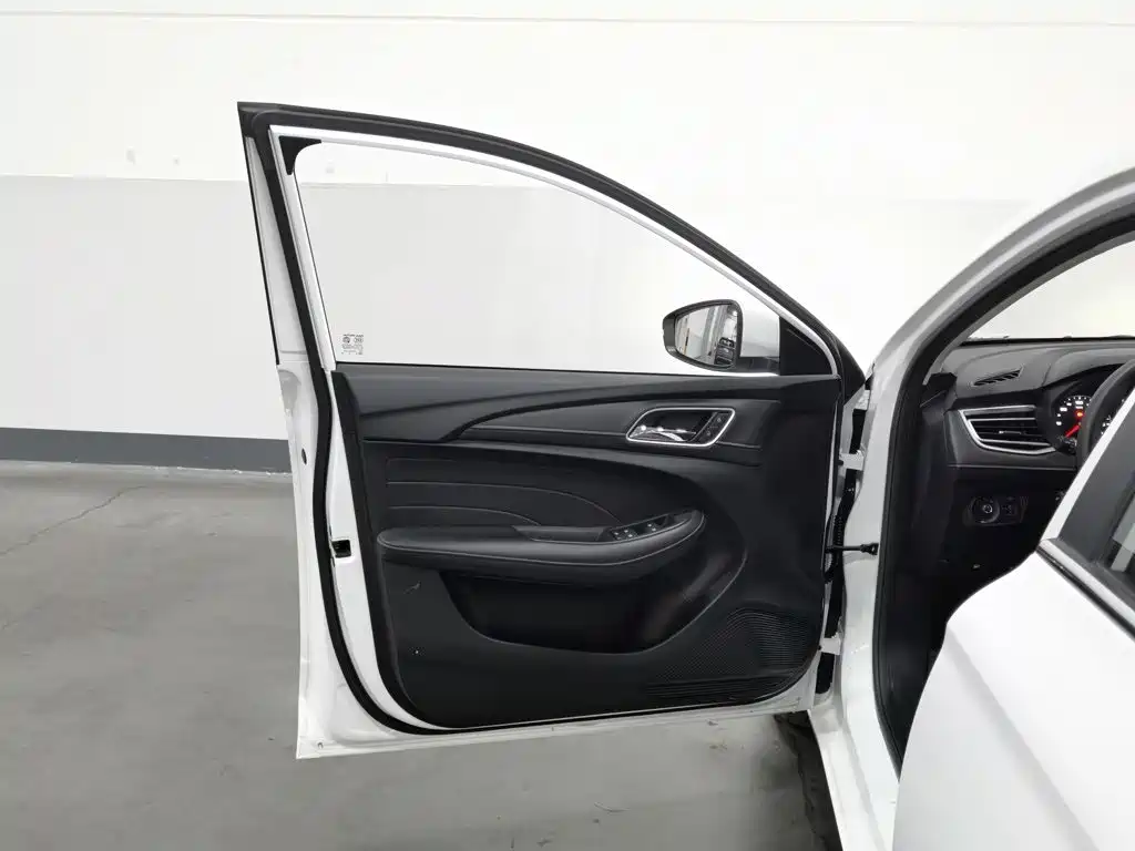Photo 8 - Roewe i5