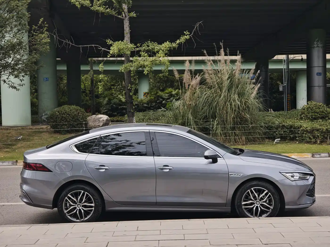 BYD Qin PLUS 2021 DM-i 55KM Flagship фото 8