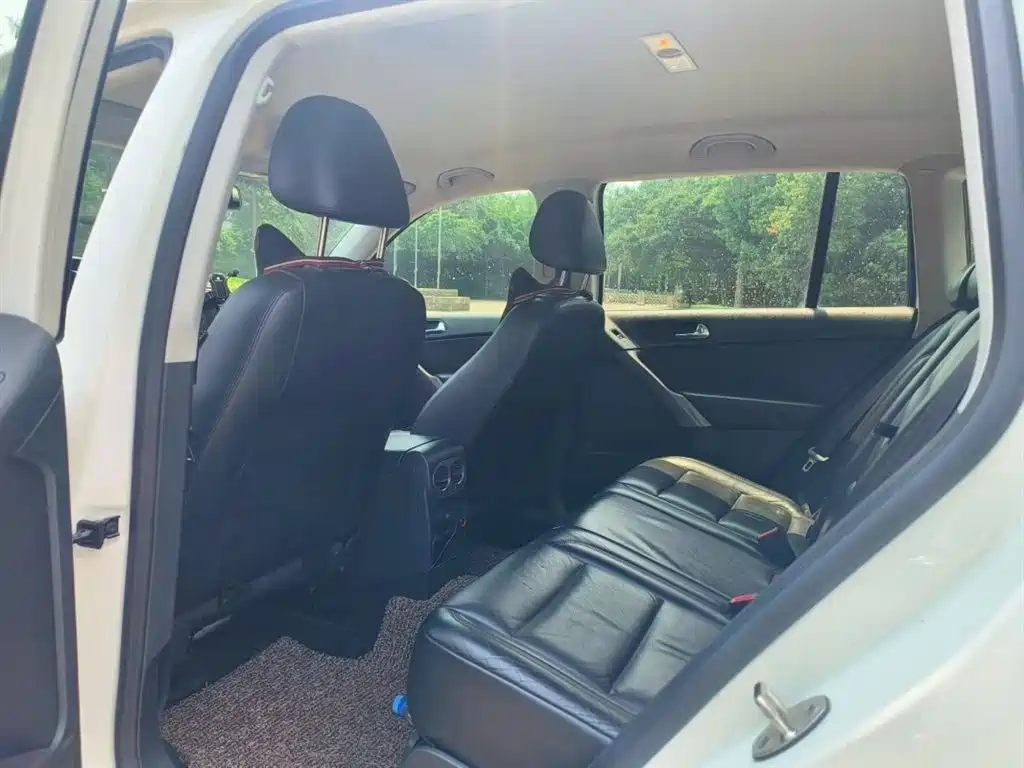Volkswagen Tiguan 2010 1.8TSI Automatic 2WD Urban фото 8