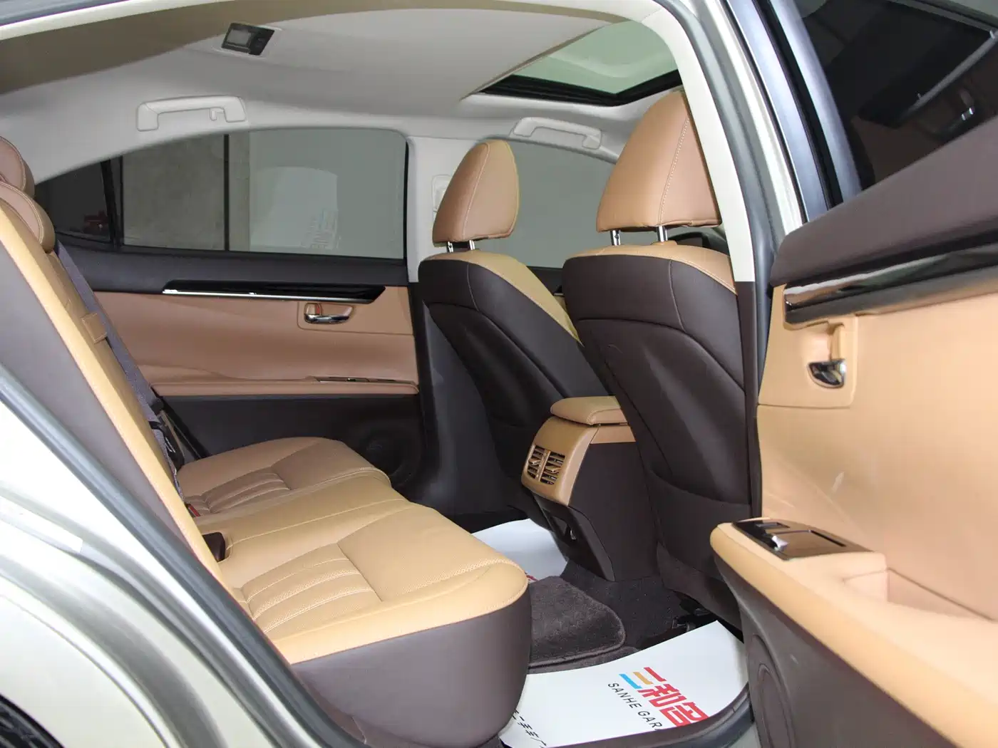 Lexus ES 2015 300h Comfort Edition фото 10