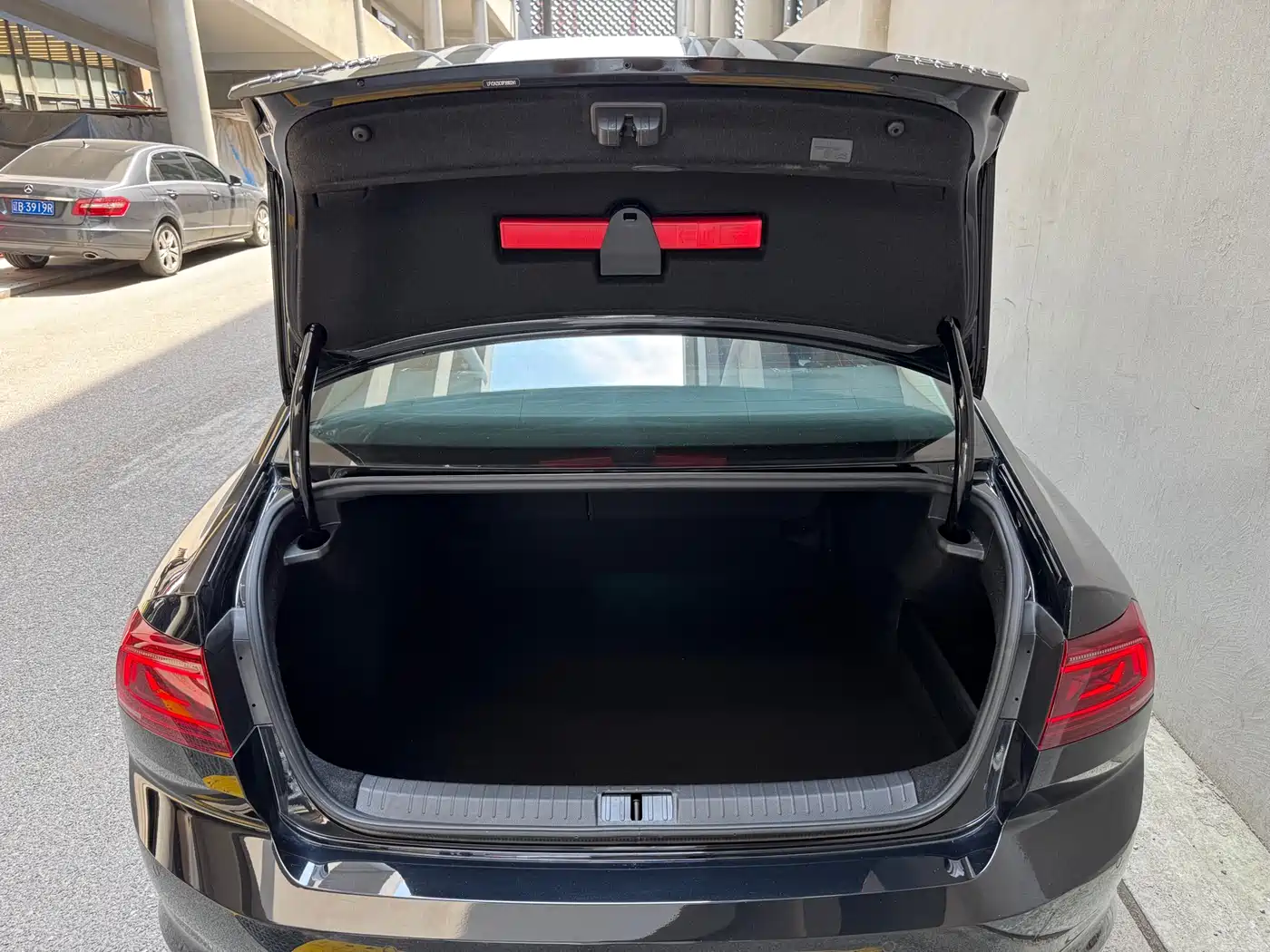 Volkswagen Magotan 2023 2 Million Units Commemorative Edition 280TSI DSG Comfort фото 21