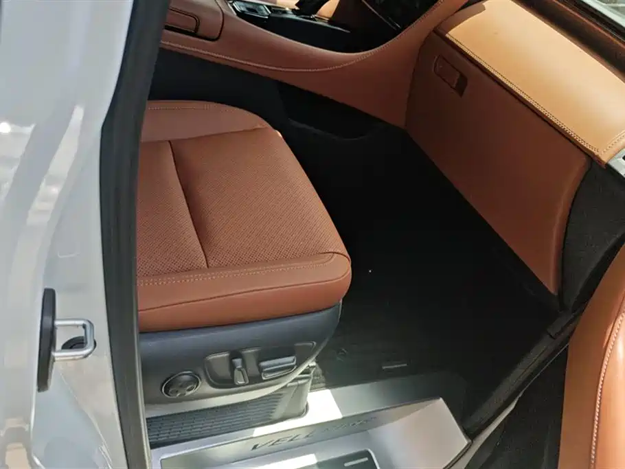 Toyota Vellfire 2024 Crown Hybrid 2.5L Premium Edition фото 8