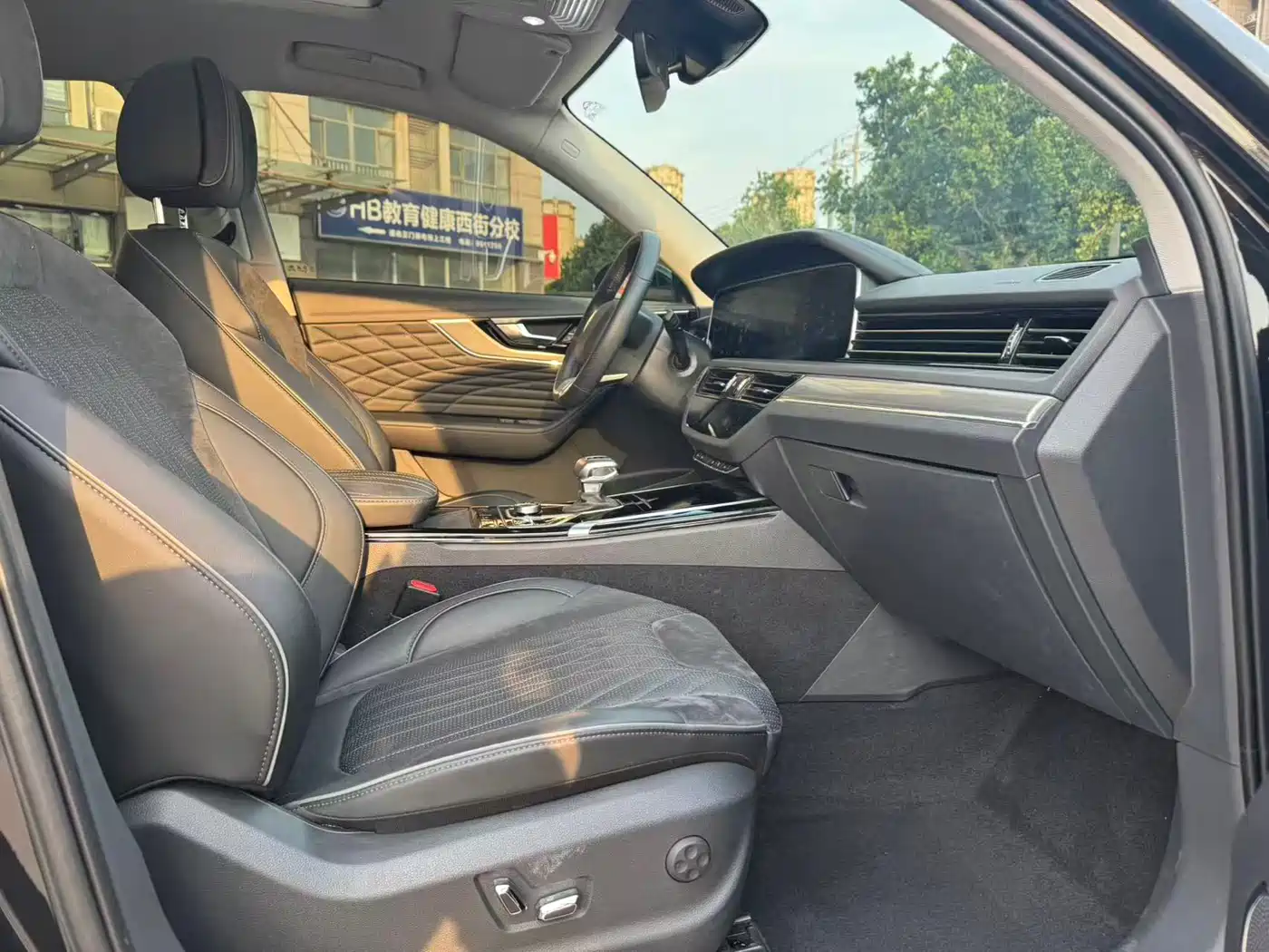 Hongqi HS5 2022 Facelift 2.0T Smart Flag Enjoyment AWD Edition фото 16