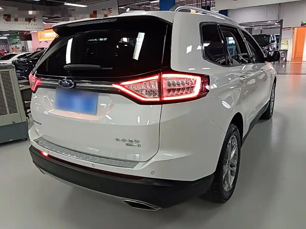 Фото 7 - Ford Edge