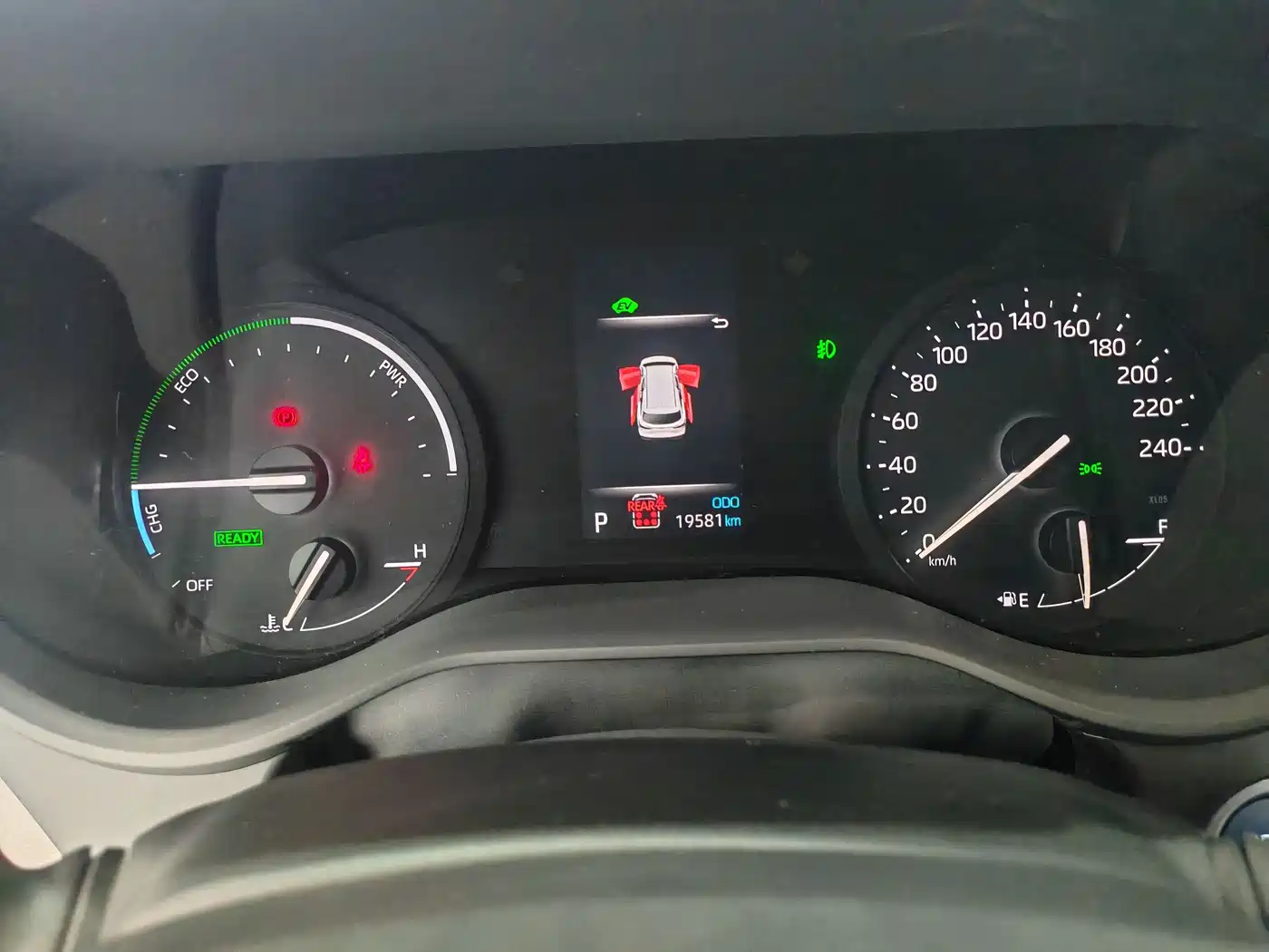 Toyota Granvia 2023 2.5L Hybrid Comfort Edition фото 8