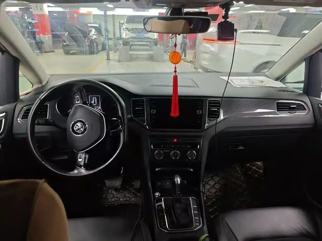 Volkswagen Golf 2018 230TSI Automatic Luxury фото 3